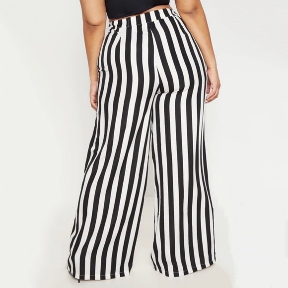 PrettyLittleThing Black & White Striped Wide Leg Pants Size 26 - Picture 7 of 11